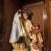 La stanza  "vegliata" a distanza dalla credenza da alcune statuette religiose in bella vista